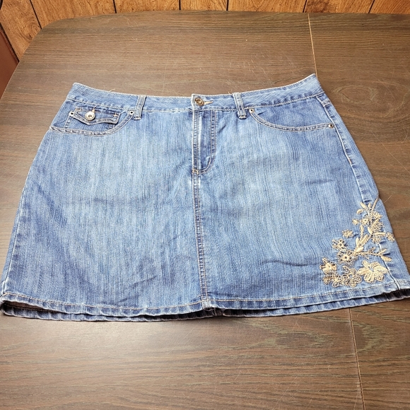 Faded Glory Blue and Gold Skorts with Raw Hem - Picture 2 of 9